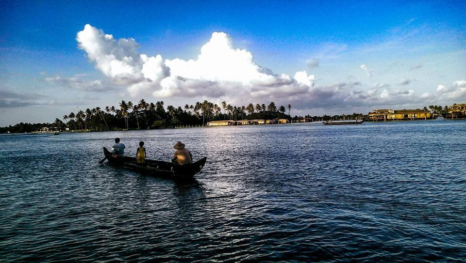 Sea Breeze Beach Home Alappuzha Ngoại thất bức ảnh