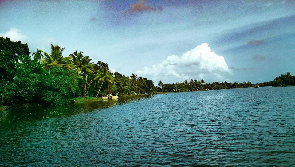 Sea Breeze Beach Home Alappuzha Ngoại thất bức ảnh